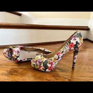 Stunning open toe 6 inch heels with a floral pattern by GUESS.